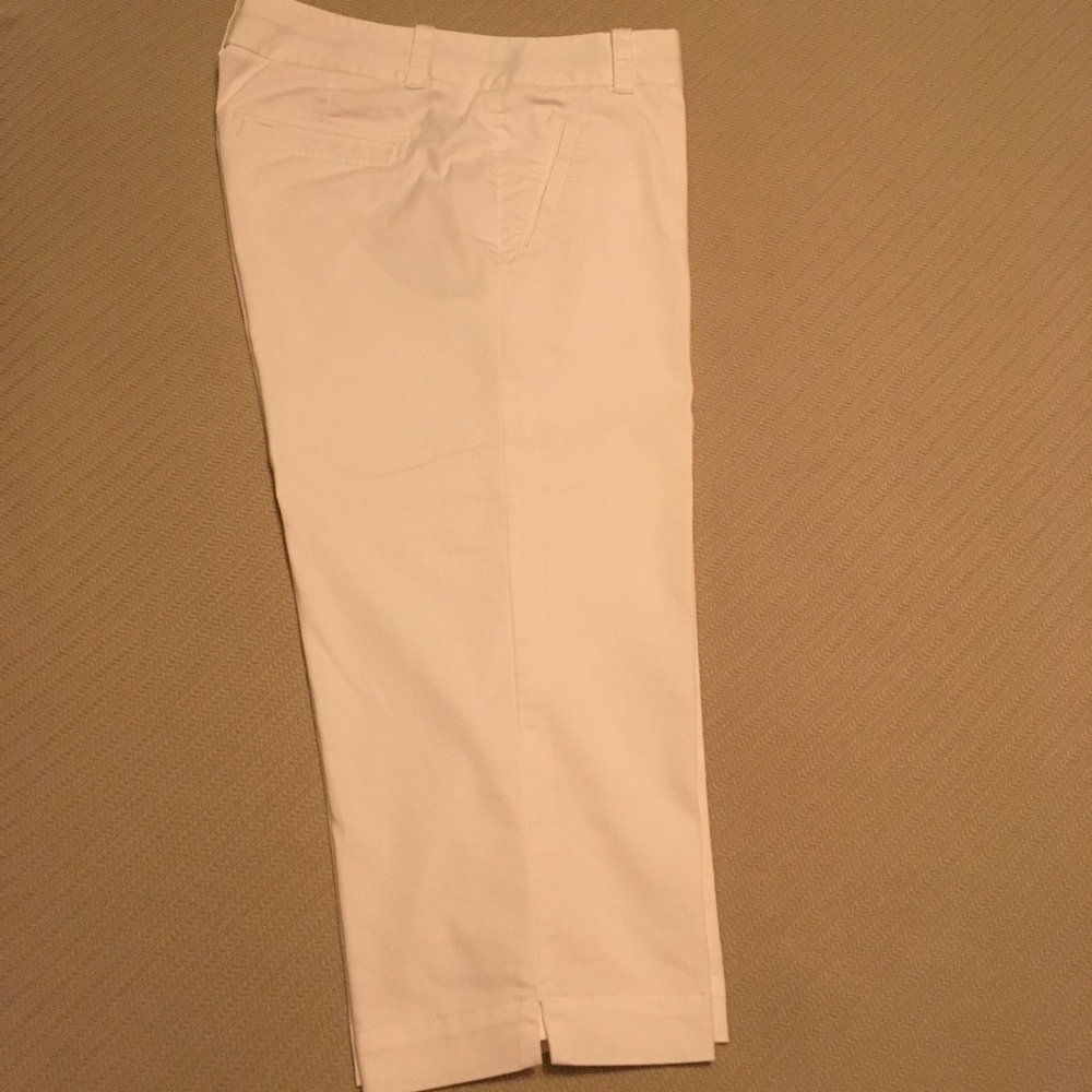 ⭐️White Docker’s capris. Size 12